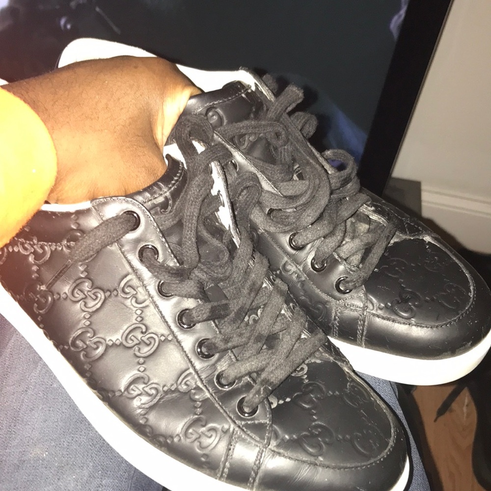 Black gucci sneakers size 10 in good condition